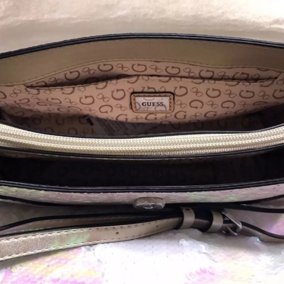 SOLD on Ⓜ️?Guess? champagne bag/wallet set - Picture 3 of 5